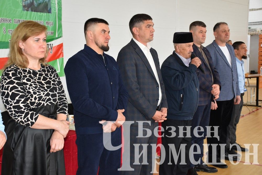 В Черемшане на турнире по борьбе в память об Ильясе Галимове приняли участие более 150 юных спортсменов (ФОТОРЕПОРТАЖ)