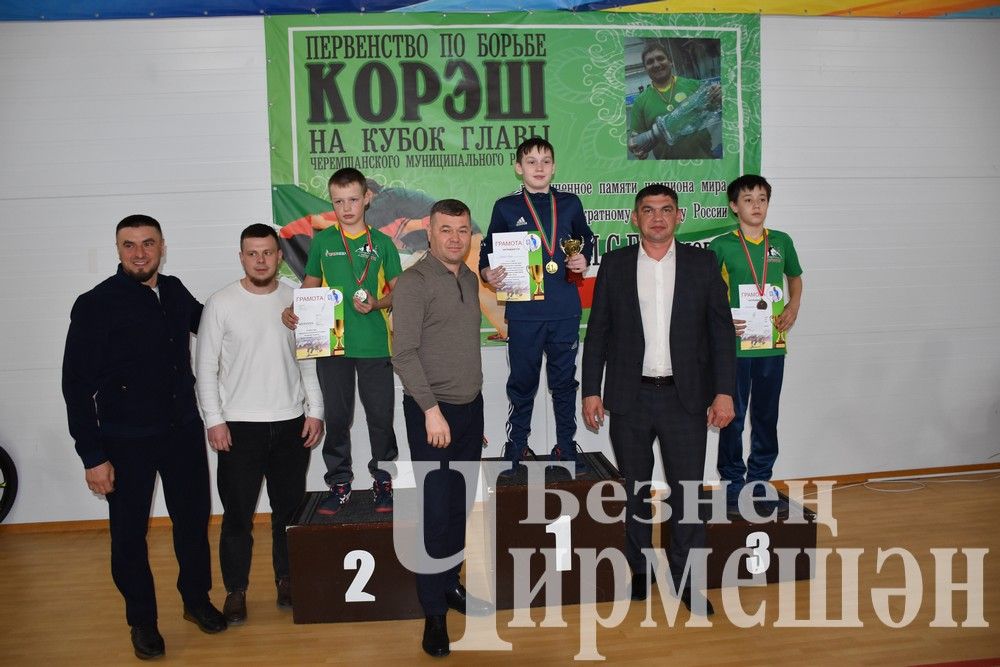 В Черемшане на турнире по борьбе в память об Ильясе Галимове приняли участие более 150 юных спортсменов (ФОТОРЕПОРТАЖ)