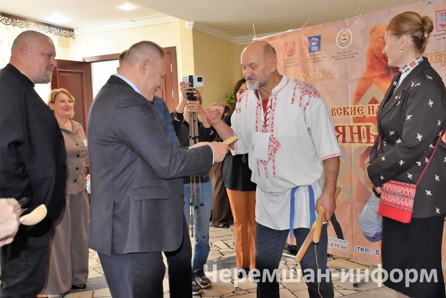 В Черемшане прошел республиканский форум мордовской молодежи "Вастома" (ФОТОРЕПОРТАЖ)