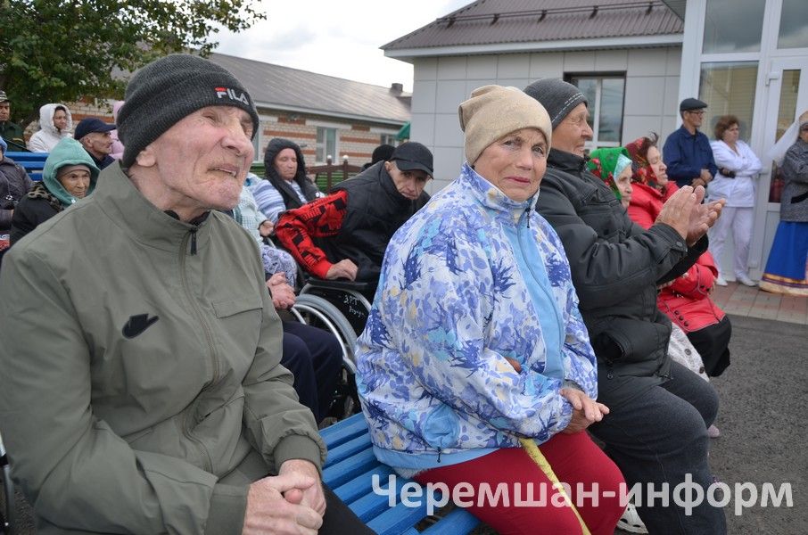 Двойной праздник в Черемшане: тепло души и новые дороги (ФОТОРЕПОРТАЖ)