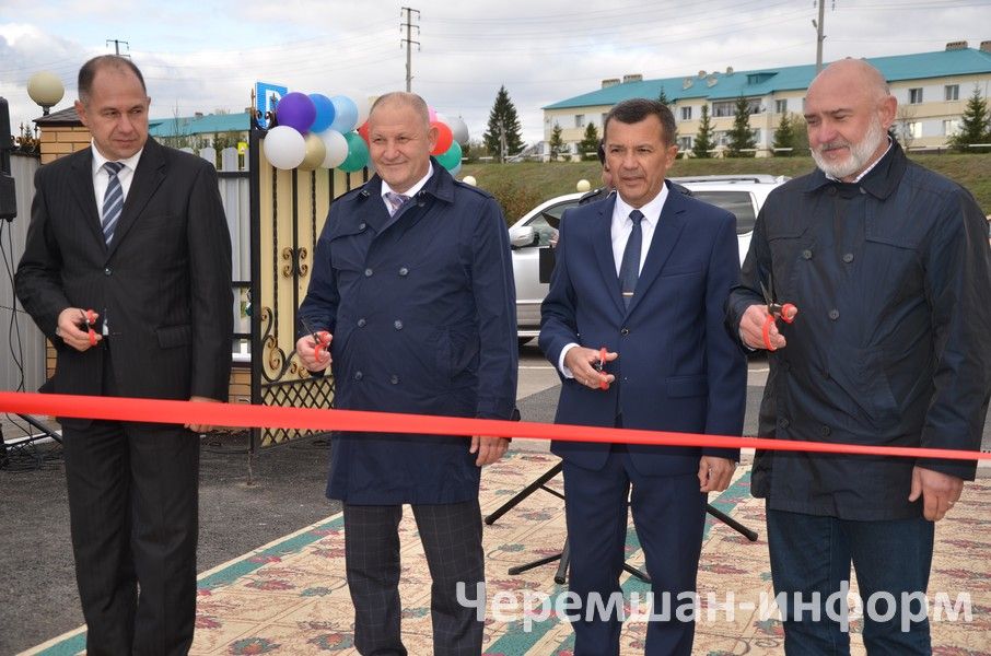 Двойной праздник в Черемшане: тепло души и новые дороги (ФОТОРЕПОРТАЖ)