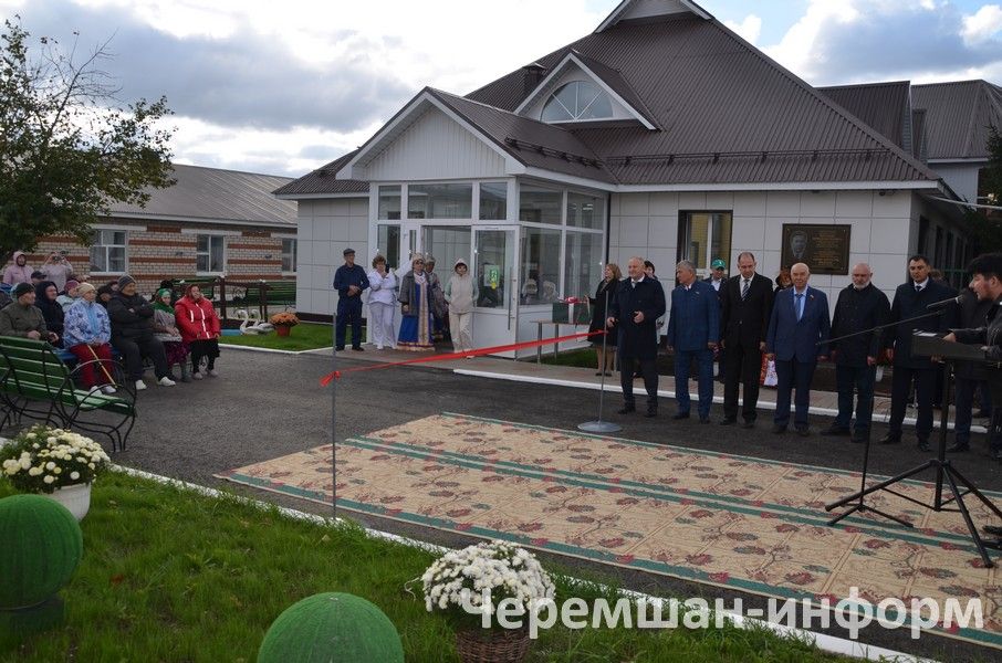 Двойной праздник в Черемшане: тепло души и новые дороги (ФОТОРЕПОРТАЖ)