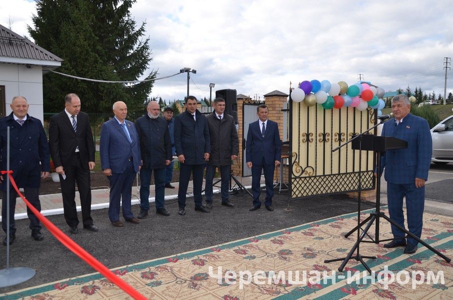 Двойной праздник в Черемшане: тепло души и новые дороги (ФОТОРЕПОРТАЖ)