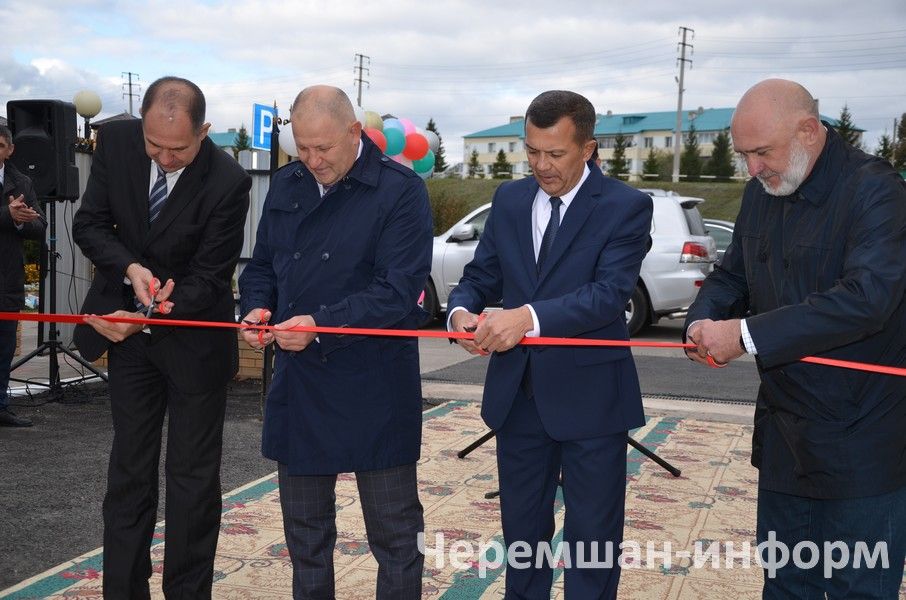 Двойной праздник в Черемшане: тепло души и новые дороги (ФОТОРЕПОРТАЖ)