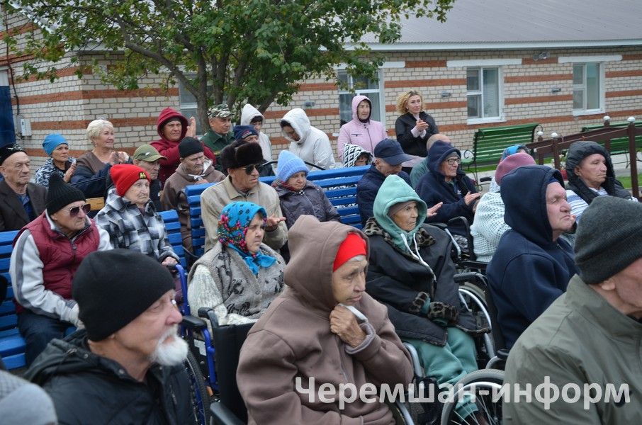 Двойной праздник в Черемшане: тепло души и новые дороги (ФОТОРЕПОРТАЖ)