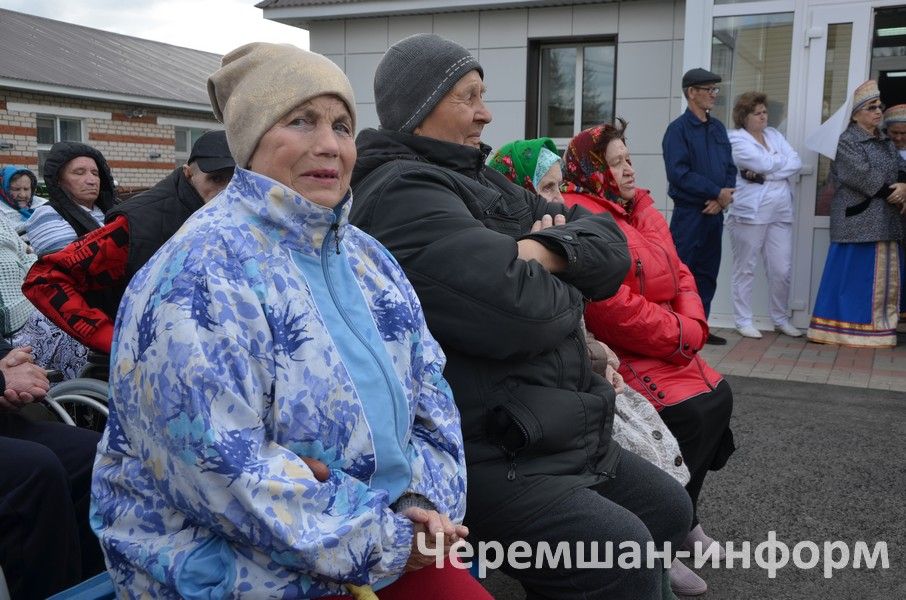 Двойной праздник в Черемшане: тепло души и новые дороги (ФОТОРЕПОРТАЖ)