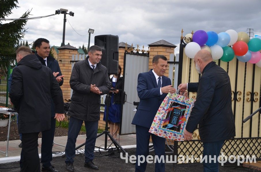 Двойной праздник в Черемшане: тепло души и новые дороги (ФОТОРЕПОРТАЖ)