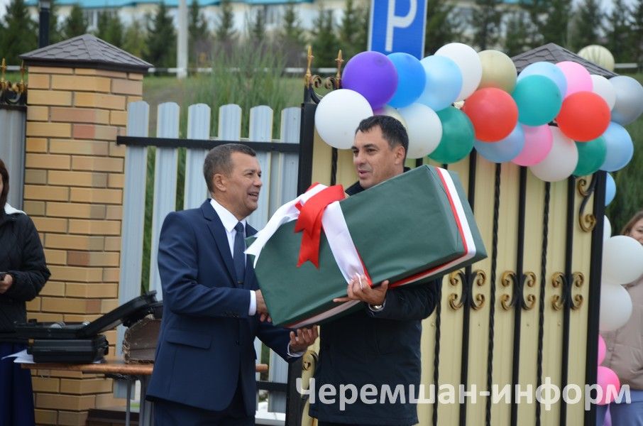 Двойной праздник в Черемшане: тепло души и новые дороги (ФОТОРЕПОРТАЖ)