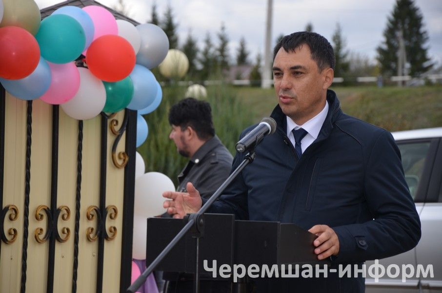 Двойной праздник в Черемшане: тепло души и новые дороги (ФОТОРЕПОРТАЖ)