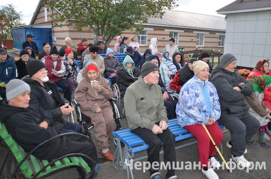 Двойной праздник в Черемшане: тепло души и новые дороги (ФОТОРЕПОРТАЖ)