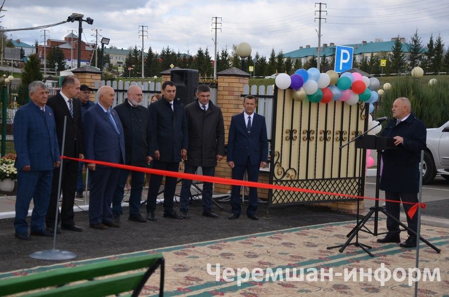 Двойной праздник в Черемшане: тепло души и новые дороги (ФОТОРЕПОРТАЖ)