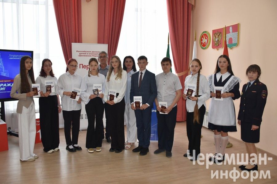 В Черемшане вновь вручили паспорта в торжественной обстановке (ФОТОРЕПОРТАЖ)