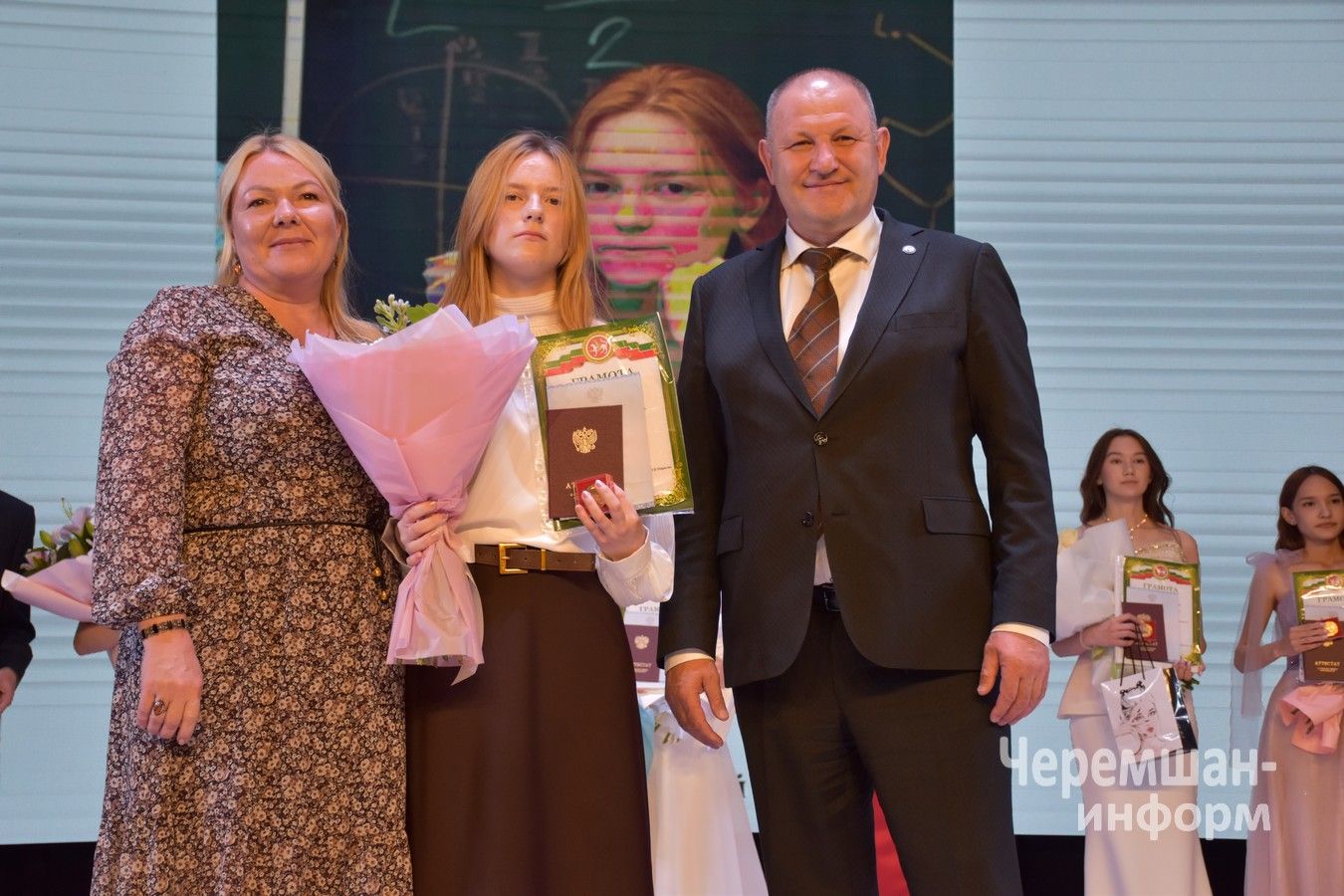 В Черемшане чествовали выпускников школ (ФОТОРЕПОРТАЖ)
