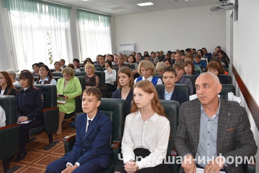 В Черемшанском районе вручили паспорта активистам "Движения Первых" (ФОТОРЕПОРТАЖ)