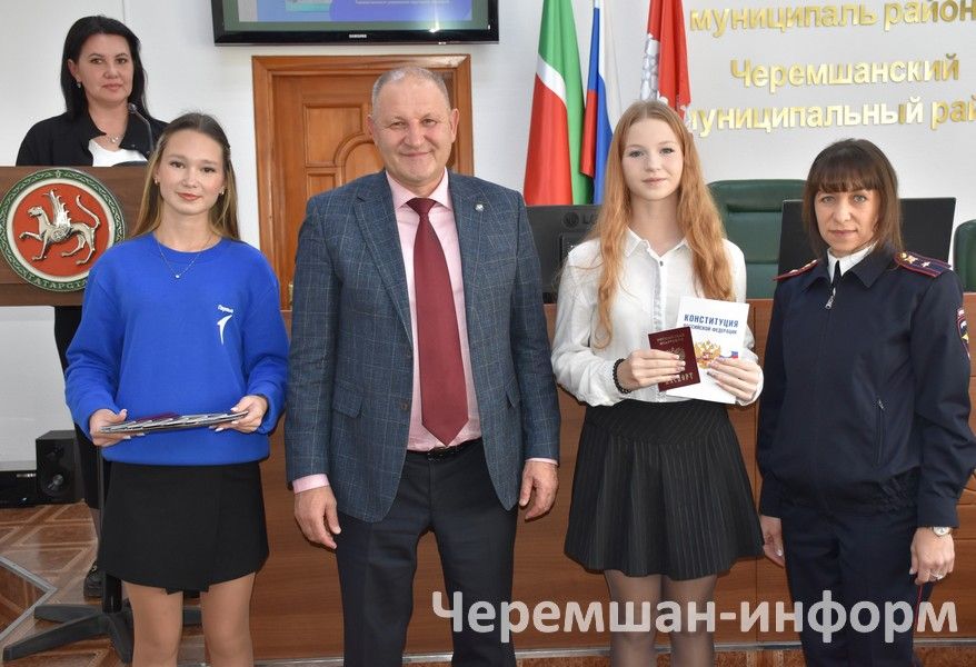 Чирмешән районында "Алдынгылар Хәрәкәте" активистларына паспортлар тапшырдылар (ФОТОРЕПОРТАЖ)