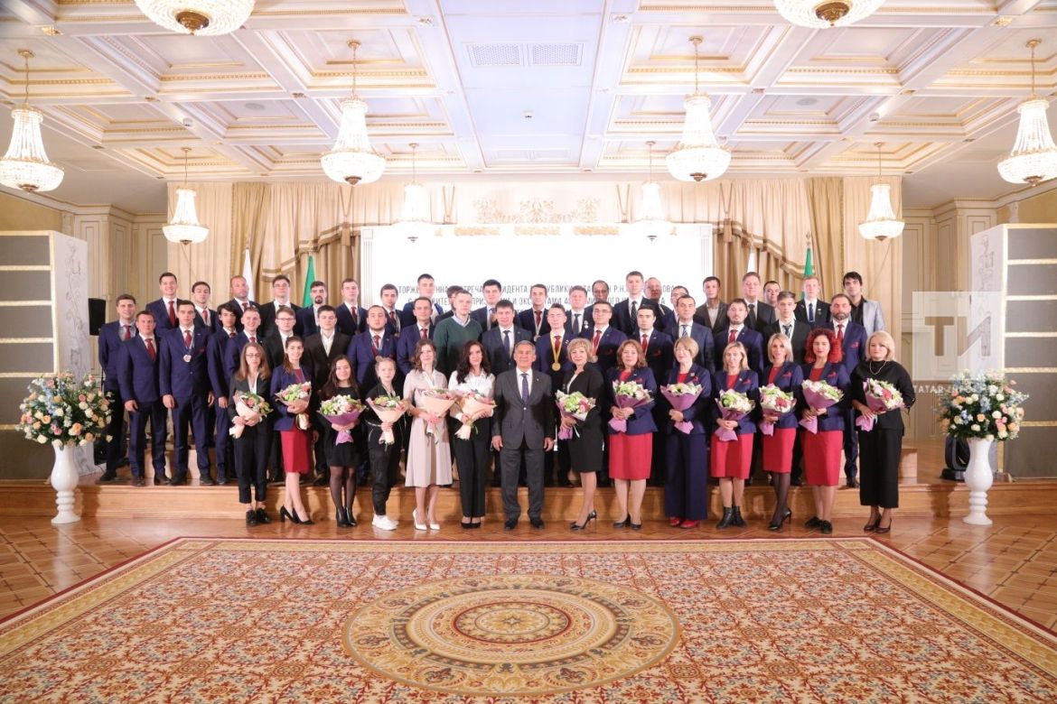 Татарстан Президенты  WorldSkills җиңүчеләре белән очрашты