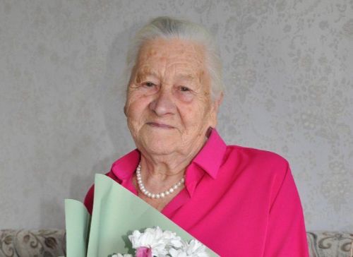 Күтәмәдән 90 яшьлек Валентина Сомова инкубаторда чебешләр чыгара
