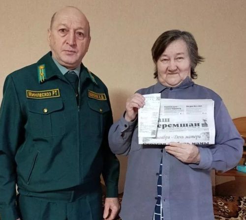Руководитель Черемшанского лесничества подписал ветеранов на районную газету