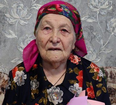 Лагерка авылыннан Вера әби күз яшьләрен көчкә тыйды