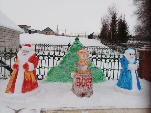 Иске Үтәмеш мәктәбе укытучысы юбилеена  Кыш бабай килде
