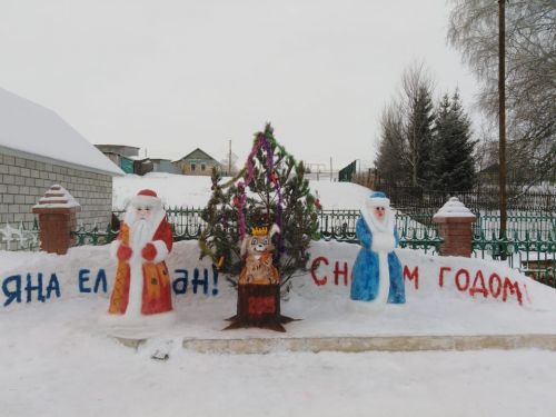Иске Үтәмеш мәктәбе укытучысы юбилеена  Кыш бабай килде