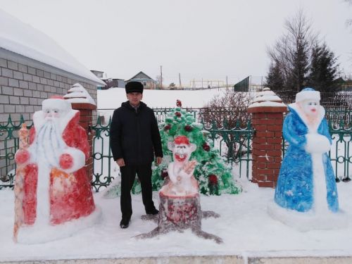 Иске Үтәмеш мәктәбе укытучысы юбилеена  Кыш бабай килде