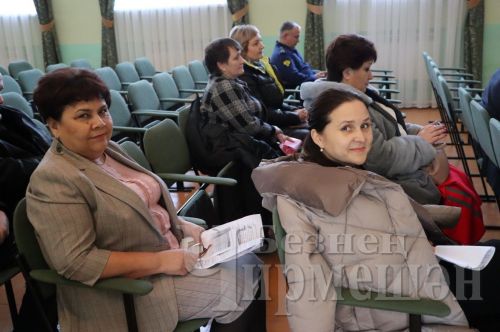 Авыл җирлекләрендәге җыеннарда урам юлларын яхшыртуны сорыйлар