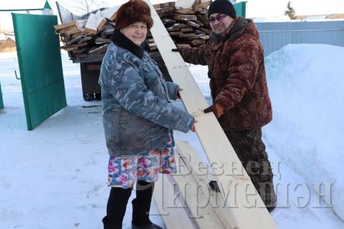 Әмирнең элеккеге фельдшерына такта китерделәр