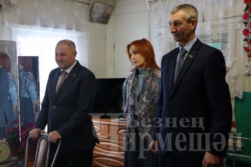 Бәркәтә юбилярын җырлап котладылар