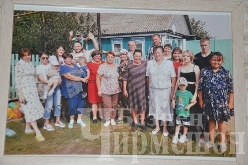 Лагерка ветераны, умарталар тыңлап, китап яза