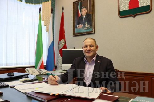 Поздравление  главы Черемшанского района  Рамиля Айбатова  с Международным Днем пожилых людей