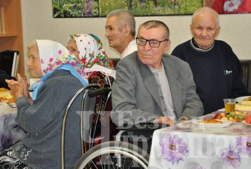 Чирмешәннең өлкәннәр һәм инвалидлар йорт-интернатында яшәүчеләрне бәйрәм белән котладылар
