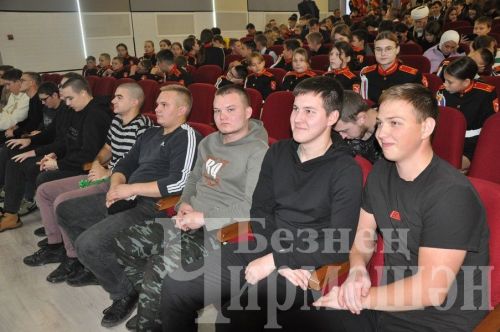 Чирмешәндә бер көнне 17 егетне армиягә озаттылар