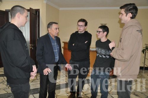 Чирмешәндә бер көнне 17 егетне армиягә озаттылар