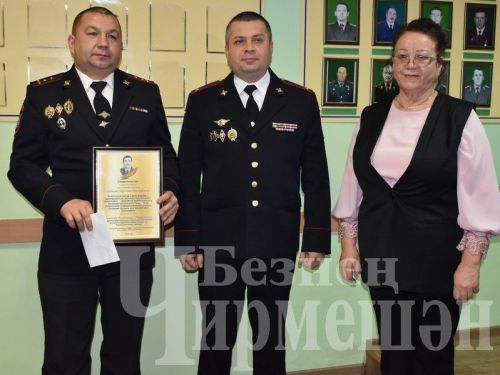 Чирмешәннең полиция хезмәткәрләре һөнәри бәйрәмнәрен билгеләп үтте