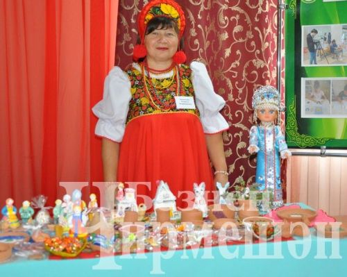 Балчыктан гаиләләре белән уенчык ясыйлар