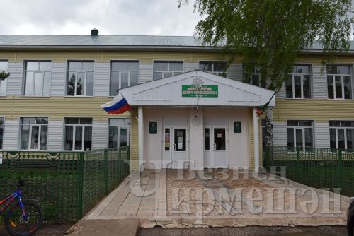 Бәркәтә мәктәбенең дружина советы рәисе каберенә яңа чардуган куйганнар