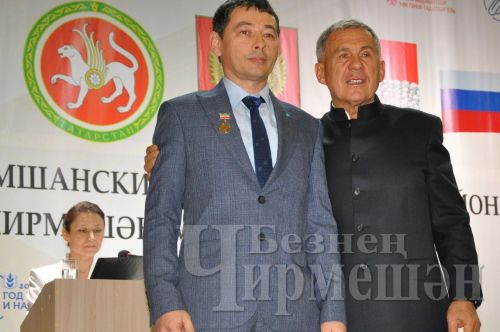 Татарстан Республикасы Рәисе чирмешәнлеләргә бүләкләр тапшырды