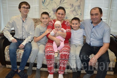 Лашманнан Төхфәтуллиннар өч  малайдан соң кыз көткән