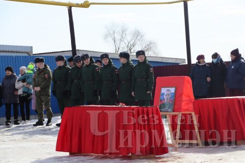 Махсус хәрби операциядә һәлак булган солдатны Утыз Имәндә җирләделәр