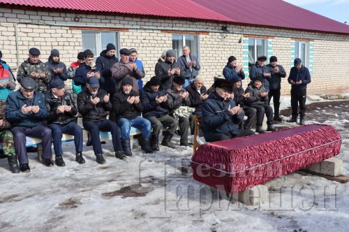 Махсус хәрби операциядә һәлак булган солдатны Утыз Имәндә җирләделәр