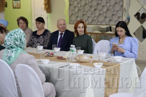 Чирмешәндә хатын-кызларны аш мәҗлесендә сыйладылар