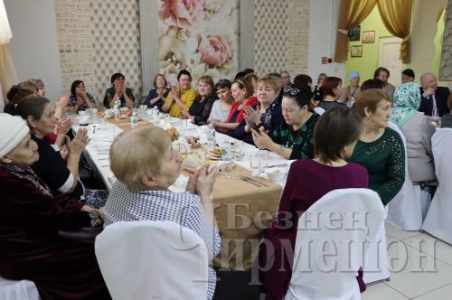 Чирмешәндә хатын-кызларны аш мәҗлесендә сыйладылар