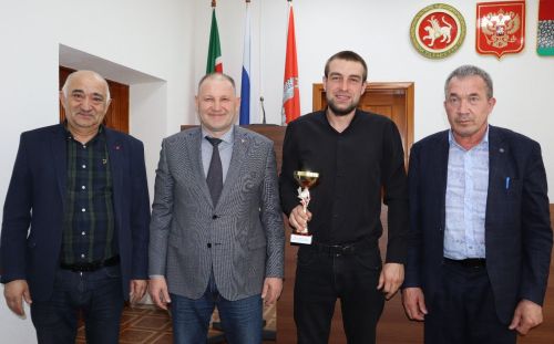 Чирмешән районы күмәк һәм крестьян-фермер хуҗалыклары сөт җитештерүне арттырганнар