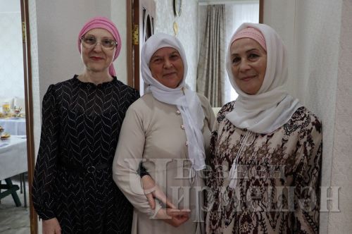 Лашман юбиляры Миннур Нуретдинова мәҗлескә җәймә пешереп куйган