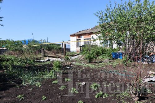 Яңа Элмәледә көчле җил йортларның түбәләрен кузгатты