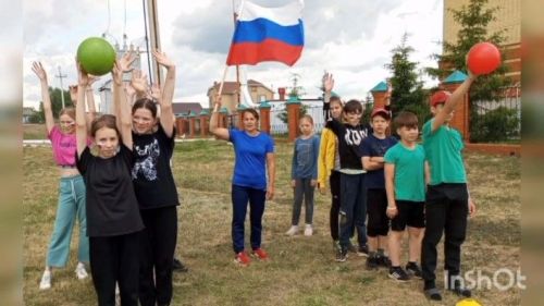По случаю Дня России Черемшанская молодежь вышла на велопробег