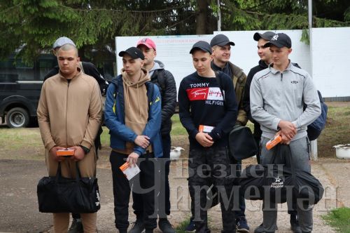 Чирмешән районыннан тагын 8 егетне армиягә озаттылар