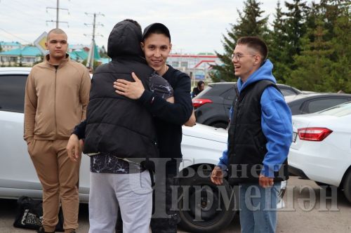 Чирмешән районыннан тагын 8 егетне армиягә озаттылар