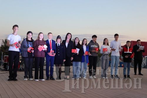 Чирмешәндә үткән Яшьләр көнендә активистларны да бүләкләделәр